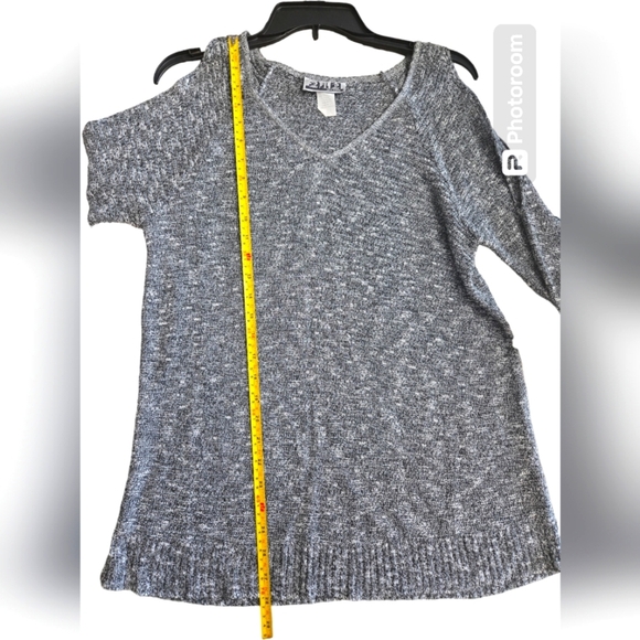 212 New York cold shoulder quarter sleeve V neck sweater size large - Picture 2 of 5